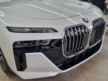 BMW 7시리즈 화이트 & 메탈릭 로즈, 대형 세단에 어울리는 극강의 투톤 랩핑 시공기 / 고양,일산,김포
