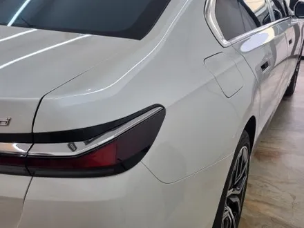 BMW 7시리즈 화이트 & 메탈릭 로즈, 대형 세단에 어울리는 극강의 투톤 랩핑 시공기 / 고양,일산,김포