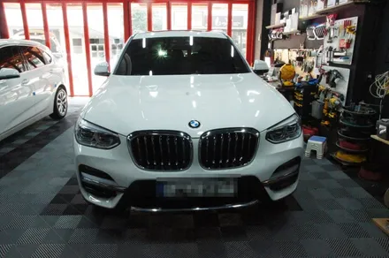 에스튠(아이나비 수원광교점) - BMW X3/G01__아이나비 Z9500(동글,gps포함) + 더블독12AP 보조배터리 장착 / 경기 수원 영통