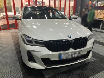 에스튠(아이나비 수원광교점) - BMW 6GT _ 아이나비QXD1플러스 + 보조배터리 장착 / 경기 수원 영통