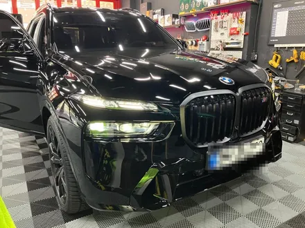 에스튠(아이나비 수원광교점) - BMW X7__아이나비 퀀텀3+커넥티드 + 보조배터리 장착 / 경기 수원 영통
