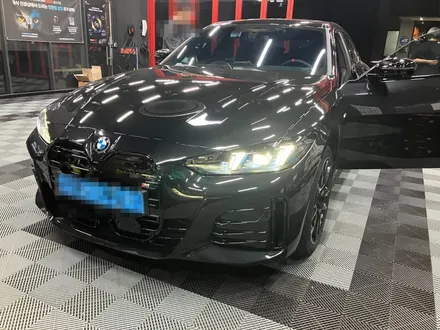 에스튠(아이나비 수원광교점) - BMW i4__아이나비QXD ,커넥티드, 케어셀15A 보조배터리 / M버튼 장착 / 경기 수원 영통