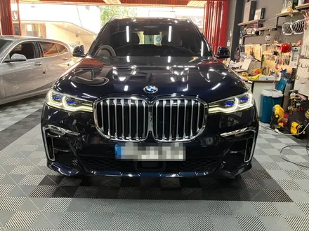 에스튠(아이나비 수원광교점) - BMW X7__아이나비QXD2, 케어셀15A 보조배터리 / 경기 수원 영통