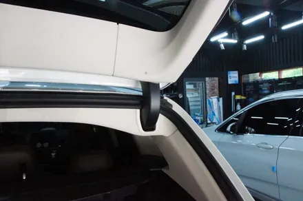 에스튠(아이나비 수원광교점) - BMW X3/G01__아이나비 Z9500(동글,gps포함) + 더블독12AP 보조배터리 장착 / 경기 수원 영통