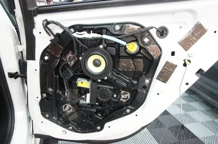 수원 에스튠 - BMW M135i__포칼 IS100KL 1,2열,센터,바닥우퍼 교체 / 수원, 광교, 동탄