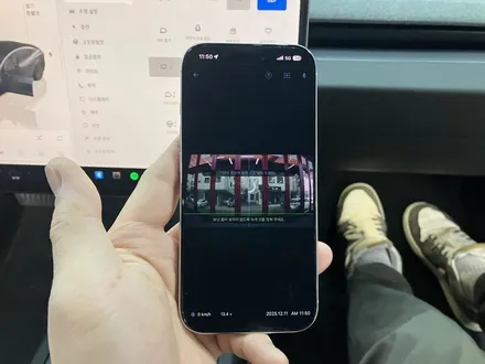 에스튠(아이나비 수원광교점) - 테슬라 모델3__아이나비 퀀텀3,커넥티드, 케어셀10A 보조배터리 / 경기 수원 영통