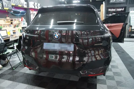 에스튠(아이나비 수원광교점) - BMW ix__ 아이나비 z9500 2채널 블랙박스 장착 / 경기 수원 영통