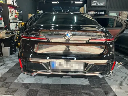 에스튠(아이나비 수원광교점) - BMW 740i__아이나비QXD1플러스+커넥티드+케어셀 12A 보조배터리 / 경기 수원 영통