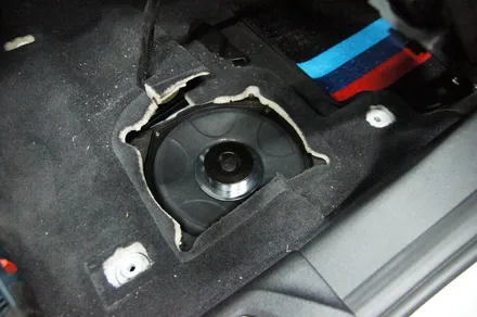 수원 에스튠 - BMW M135i__포칼 IS100KL 1,2열,센터,바닥우퍼 교체 / 수원, 광교, 동탄