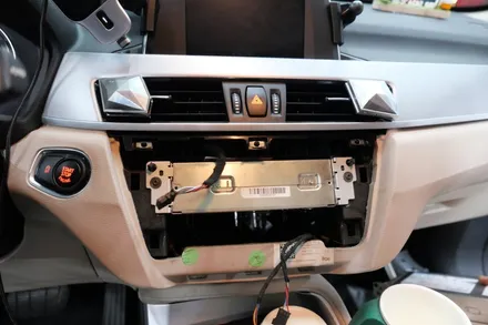 BMW X1 20년식 WLAN 포트가 있는 entrynav2 교체, 순정카플레이 활성화 / 수원, 광교, 동탄