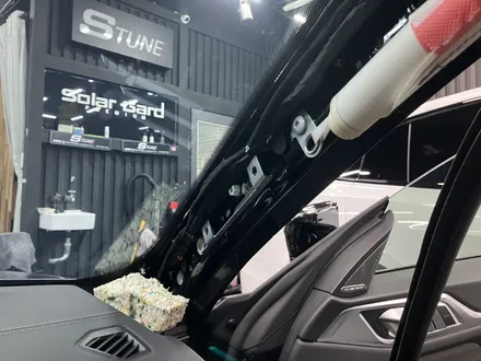 에스튠(아이나비 수원광교점) - BMW i4__아이나비QXD ,커넥티드, 케어셀15A 보조배터리 / M버튼 장착 / 경기 수원 영통