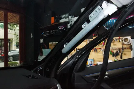 에스튠(아이나비 수원광교점) - BMW X1 __ 아이나비 Z9500(wifi동글,GPS) 2채널 블랙박스 장착 / 경기 수원 영통