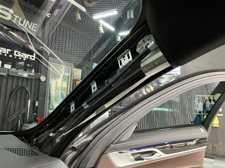 에스튠(아이나비 수원광교점) - BMW 740i__ 아이나비Z9500 2채널 블랙박스 장착 / 경기 수원 영통
