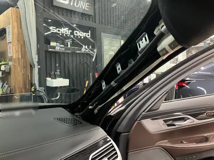 에스튠(아이나비 수원광교점) - BMW 730d__아이나비 z1 2채널 블랙박스 / 경기 수원 영통