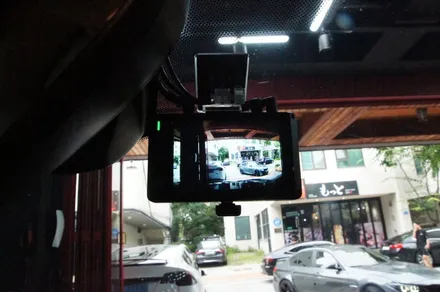 에스튠(아이나비 수원광교점) - BMW X1 __ 아이나비 Z9500(wifi동글,GPS) 2채널 블랙박스 장착 / 경기 수원 영통