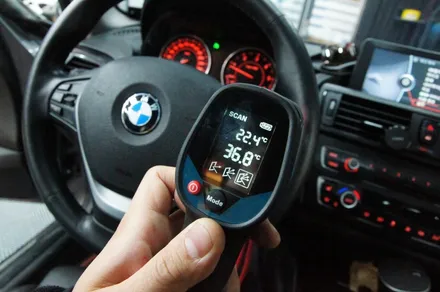 에스튠 - BMW 118D __ 열선, 크루즈 활성화(핸들,컬럼,스위치장착) / 시거잭추가 / 수원, 광교, 동탄