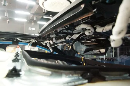 수원 에스튠 - BMW I4__천장방음(썬루프잡소리,천장잡소리) + C필러 잡소리 테이핑 + 도어방음 / 수원, 광교, 동탄