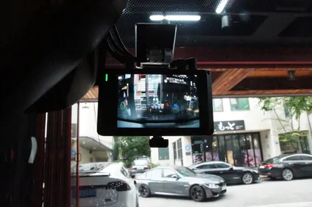 에스튠(아이나비 수원광교점) - BMW X1 __ 아이나비 Z9500(wifi동글,GPS) 2채널 블랙박스 장착 / 경기 수원 영통
