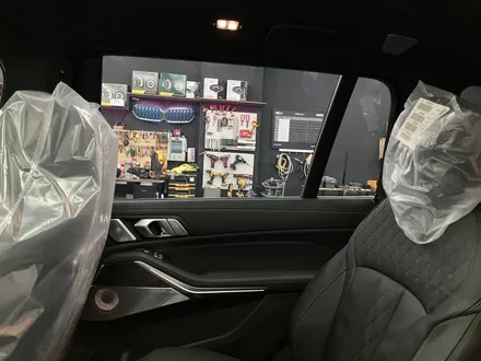 에스튠(솔라가드 프리미엄 수원이의점) - BMW X7 60i__제니스ir 신차 썬팅 / 아이나비qxd1플러스 + 커넥티드 + 케어셀 cz12A 보조배터리 / 경기 수원 영통