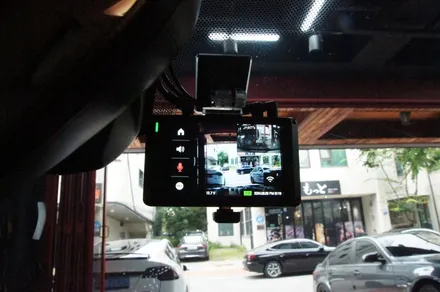 에스튠(아이나비 수원광교점) - BMW X1 __ 아이나비 Z9500(wifi동글,GPS) 2채널 블랙박스 장착 / 경기 수원 영통