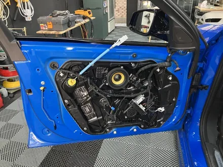 수원 에스튠 - BMW F40 __ AVI BM-100 MK II 도어, 센터스피커 교체 / 경기 수원 영통
