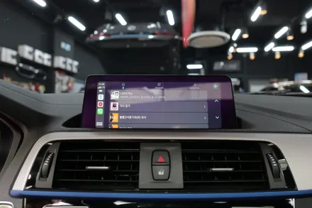 BMW 118D쉐도우 - 순정8.8터치모니터 + 애플카플레이 풀스크린 활성화 / 수원, 광교, 동탄