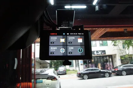 에스튠(아이나비 수원광교점) - BMW X1 __ 아이나비 Z9500(wifi동글,GPS) 2채널 블랙박스 장착 / 경기 수원 영통