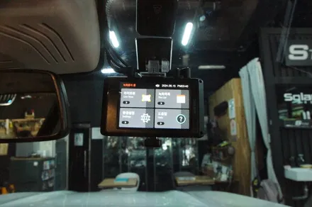 에스튠(아이나비 수원광교점) - BMW X3/G01__아이나비 Z9500(동글,gps포함) + 더블독12AP 보조배터리 장착 / 경기 수원 영통