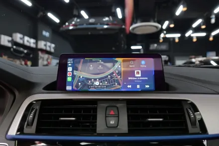 BMW 118D쉐도우 - 순정8.8터치모니터 + 애플카플레이 풀스크린 활성화 / 수원, 광교, 동탄