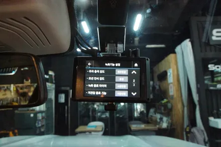 에스튠(아이나비 수원광교점) - BMW X3/G01__아이나비 Z9500(동글,gps포함) + 더블독12AP 보조배터리 장착 / 경기 수원 영통
