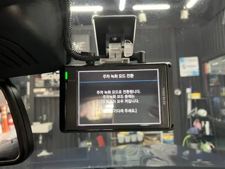 에스튠(아이나비 수원광교점) - BMW IX3 __ 아이나비 Z9900 + 케어셀 CZ12A 보조배터리 장착 / 경기 수원 영통