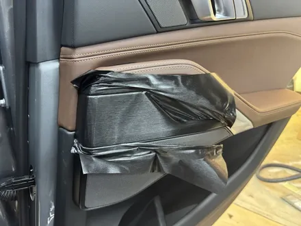 김포 크롬죽이기 BMW X6 G06 몰딩랩핑 & 실내 우드트림 랩핑 시공 | 3M2080 브러쉬 블랙 메탈릭 + KingDom ONE PPF | SY CUSTOM / 경기 김포