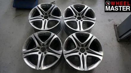 자동차 휠기스가 생긴  휠을 고스트크롬 컬러로 복원된 휠로 교체한 BMW 640d / 일산 휠복원 / 파주,일산