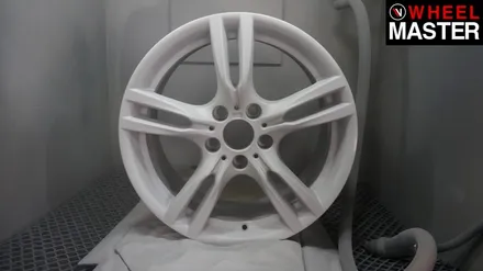 흰색차량에 검정유광 휠도색을 통해 포인트를 준 BMW328i / 일산휠도색 / 파주,일산
