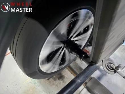 벤츠 신형 E클래스 W214 E350e 주차기스로 인한 다이아컷팅휠복 / 파주,일산