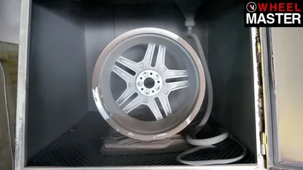 벤츠 gls350d 차량의 컷팅휠을 기스제거 후 퓨터그레이 컬러로 휠도색 / 파주,일산