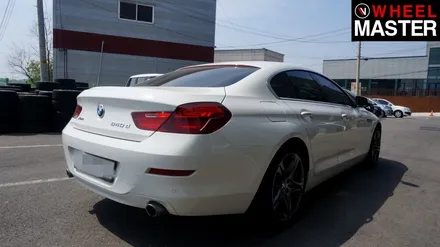 자동차 휠기스가 생긴  휠을 고스트크롬 컬러로 복원된 휠로 교체한 BMW 640d / 일산 휠복원 / 파주,일산