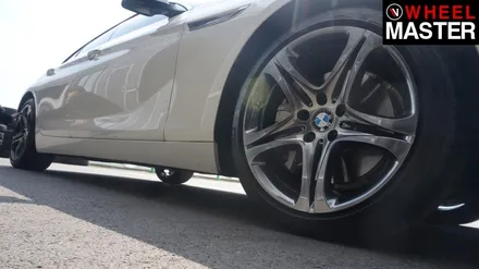 자동차 휠기스가 생긴  휠을 고스트크롬 컬러로 복원된 휠로 교체한 BMW 640d / 일산 휠복원 / 파주,일산