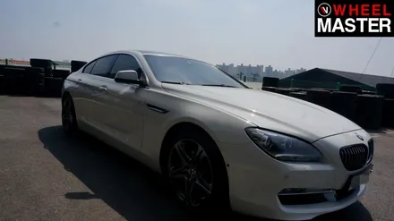 자동차 휠기스가 생긴  휠을 고스트크롬 컬러로 복원된 휠로 교체한 BMW 640d / 일산 휠복원 / 파주,일산