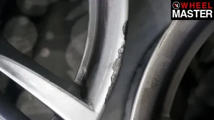 흰색차량에 검정유광 휠도색을 통해 포인트를 준 BMW328i / 일산휠도색 / 파주,일산
