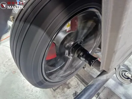 차량핸들떨림 진동/CLS400D 19인치 포트홀충격으로 인한 휠굴절수리 / 파주,일산
