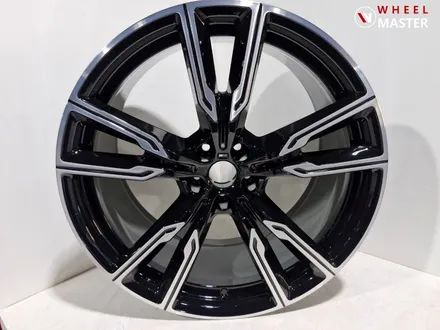 BMW X5 M60I 747M 22\
