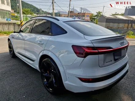 아우디 E트론S 22\