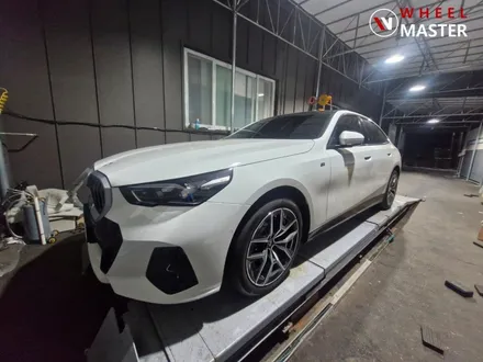 BMW G60 520I 19\