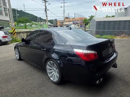 BMW E60 M5 19\