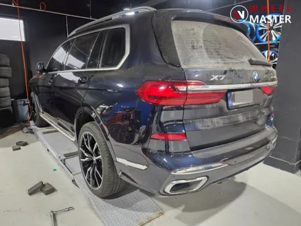 BMW G06 X7 22\