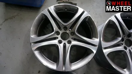 자동차 휠기스가 생긴  휠을 고스트크롬 컬러로 복원된 휠로 교체한 BMW 640d / 일산 휠복원 / 파주,일산