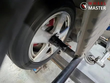 벤츠 C200D  17인치 핸들떨림으로 인한 휠굴절수리 / 파주,일산