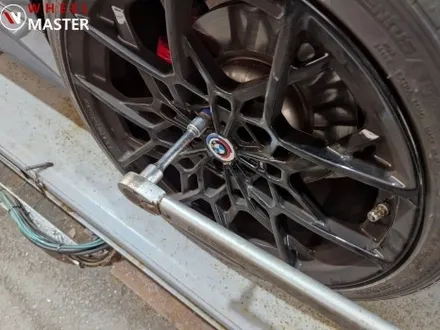 BMW I4 20인치 단조휠 포트홀사고로 인한 열변형없는 휠굴절수리 / 파주,일산