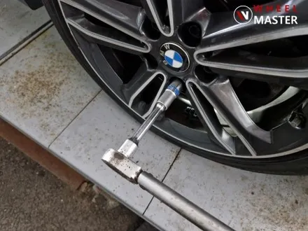 BMW 118D 17인치 포트홀 충격후 바람빠짐 휠굴절수리 / 파주,일산